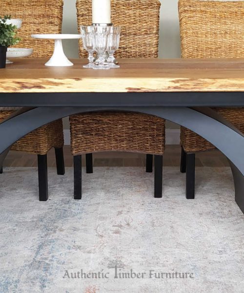 <strong>Matching a Wooden Dining Table to Your Home</strong>